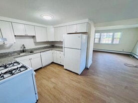 413 High St in Hampton, NH - Building Photo