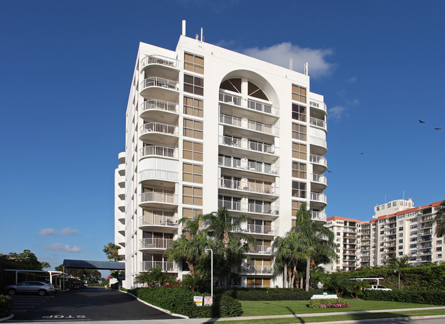 The Harbor Towers & Marina in West Palm Beach, FL - Building Photo - Building Photo