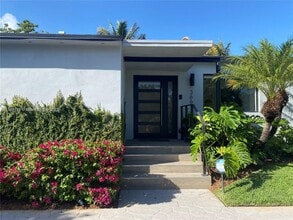 3661 S Miami Ave in Miami, FL - Foto de edificio - Building Photo