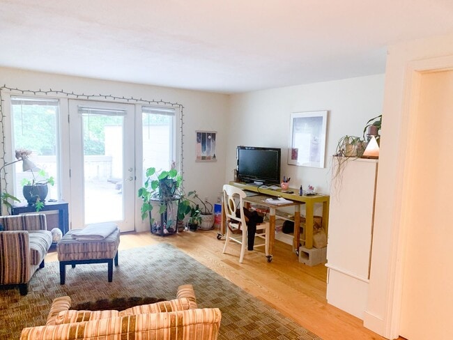 31 Bedford Ct in Amherst, MA - Building Photo - Building Photo