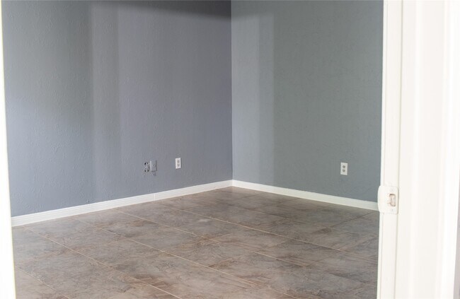 13106 Hollowcreek Park Dr