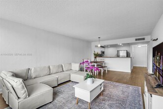 9125 SW 77th Ave in Miami, FL - Building Photo - Building Photo