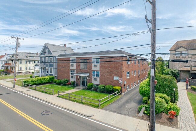 89 E. Squantum Street in Quincy, MA - Building Photo - Building Photo