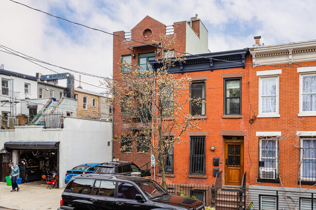 128 Pioneer St in Brooklyn, NY - Building Photo - Building Photo