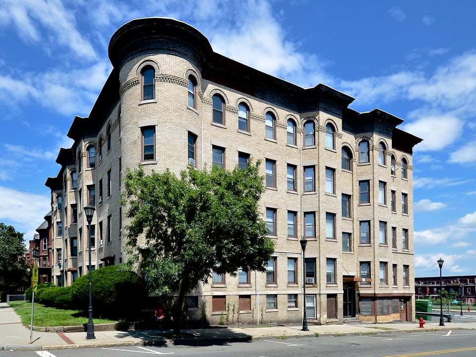 Cabot, Franklin, High Apartments in Holyoke, MA - Building Photo