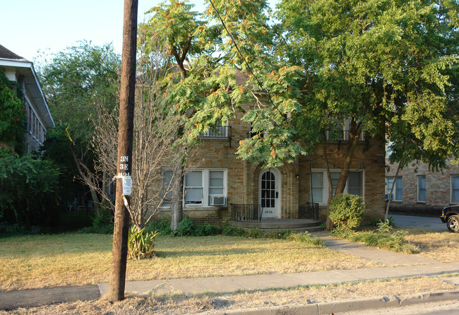 5906 Oram St in Dallas, TX - Foto de edificio - Building Photo