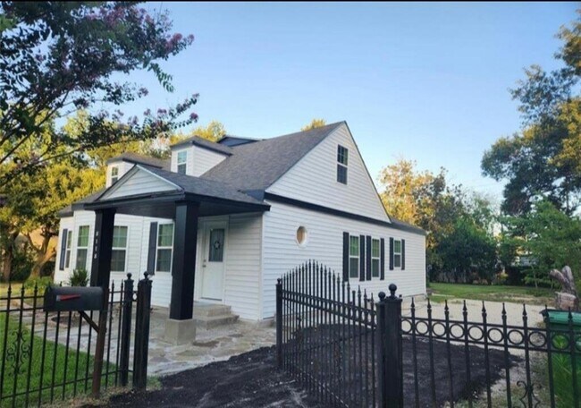 8118 Ogden St in Houston, TX - Building Photo - Building Photo