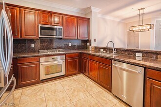 11402 Newton Commons Dr in Las Vegas, NV - Building Photo - Building Photo