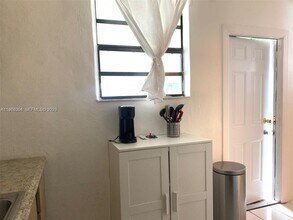 2131 Arthur St in Hollywood, FL - Foto de edificio - Building Photo