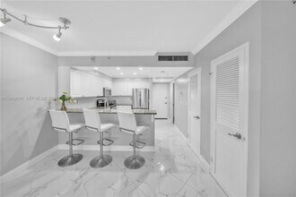 2501 S Ocean Dr, Unit 503 in Hollywood, FL - Foto de edificio - Building Photo