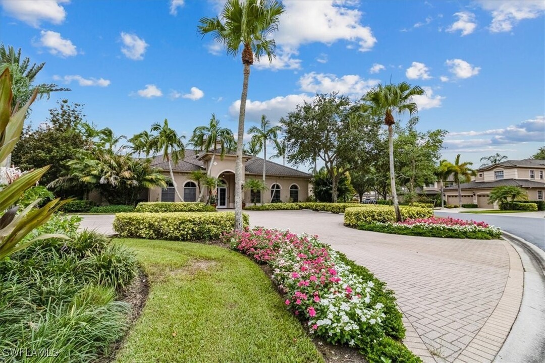 730 Regency Reserve Cir in Naples, FL - Foto de edificio