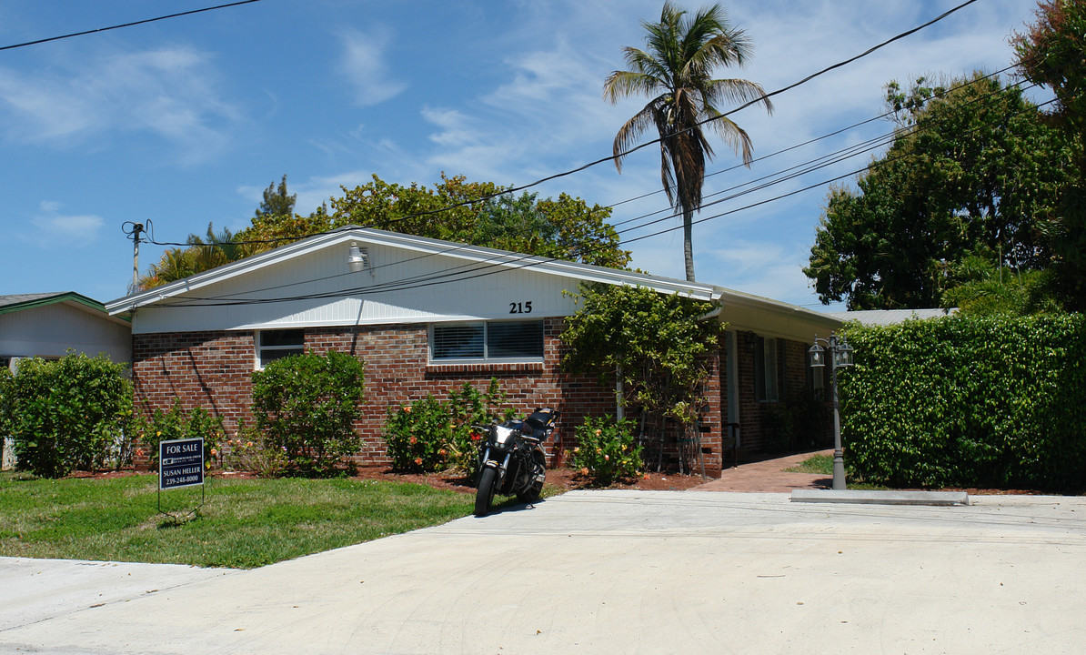 First Street Boat Haven in Bonita Springs, FL - Foto de edificio