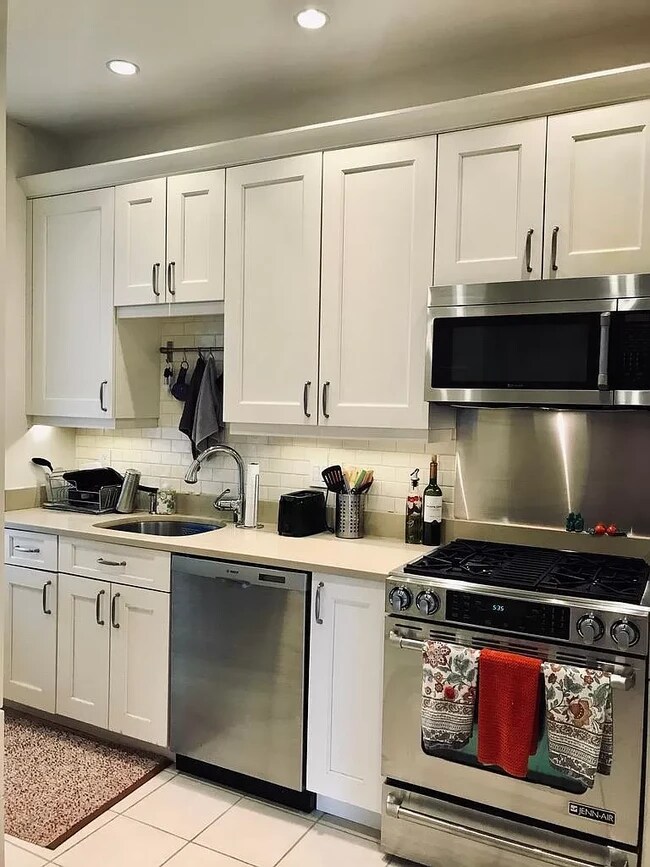 1053 Beacon St in Brookline, MA - Building Photo - Building Photo