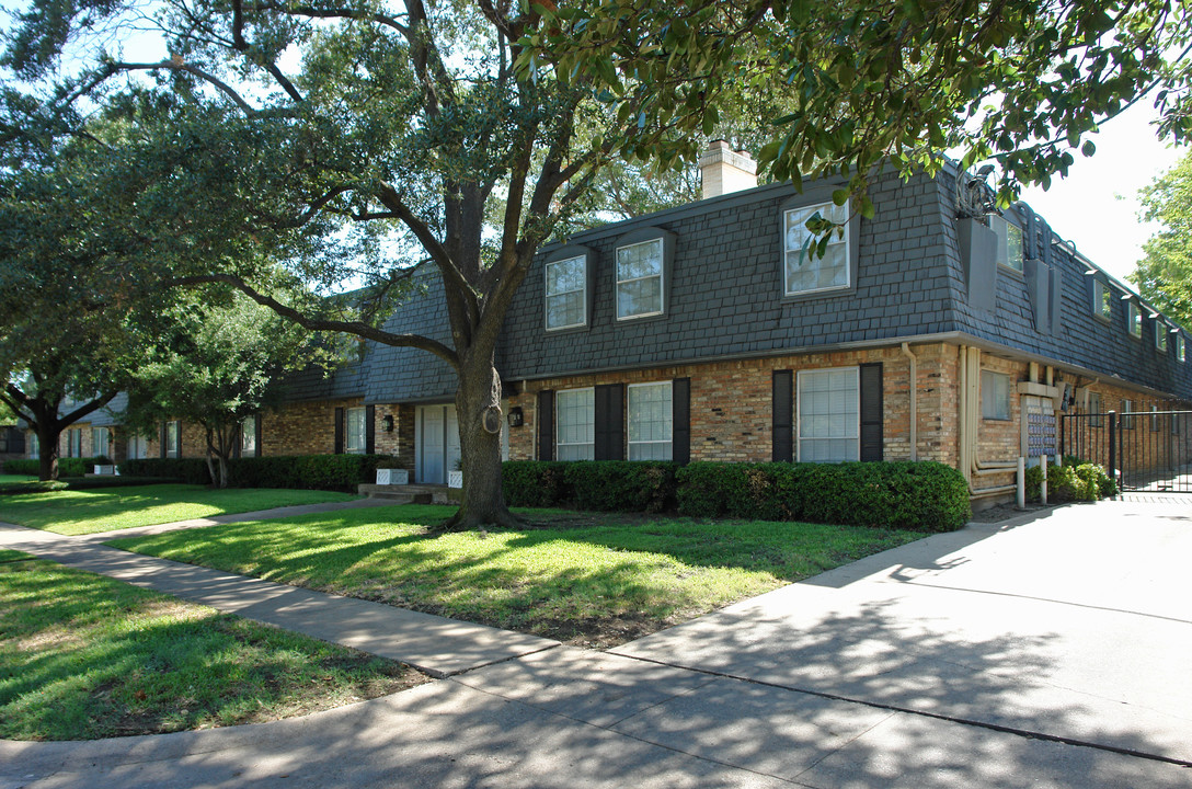 4320-4330 Travis St in Dallas, TX - Building Photo