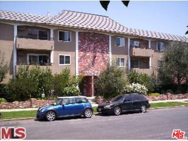 property at 2320 S Bentley Ave