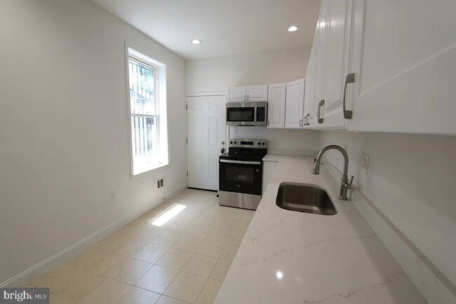 property at 2420 N Reese St