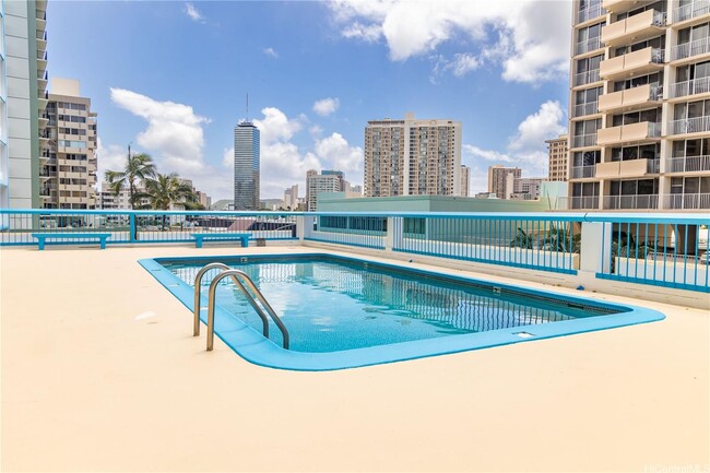 1560 Kanunu St, Unit 1012 in Honolulu, HI - Foto de edificio - Building Photo