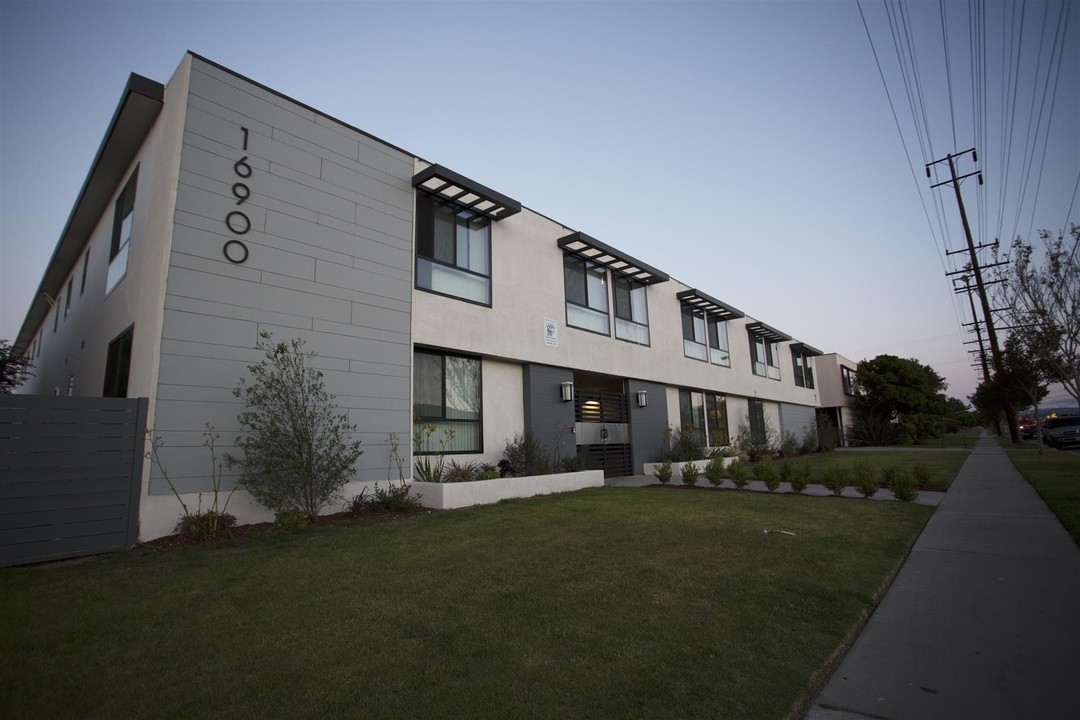 Starr Apartments in Torrance, CA - Foto de edificio