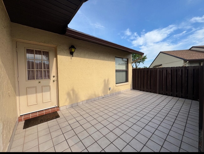 816 Sky Pine Way in Greenacres, FL - Building Photo - Building Photo