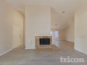 5328 Waterford Dr in Mesquite, TX - Foto de edificio - Building Photo