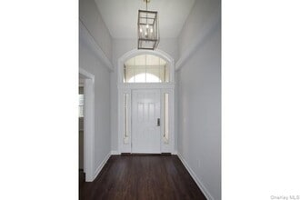 198 Sutton Ct in Mount Sinai, NY - Building Photo - Building Photo