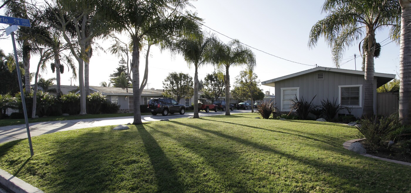 527-531 Bernard St in Costa Mesa, CA - Building Photo