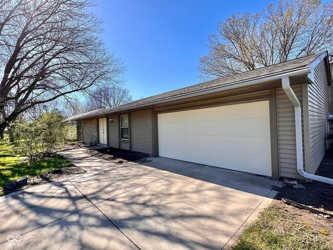 6827 Azalea Dr in Indianapolis, IN - Building Photo - Building Photo
