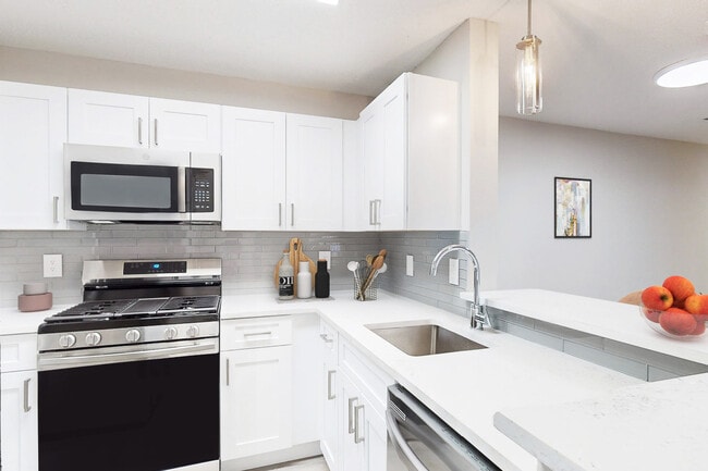 The Pavilions in Manchester, CT - Building Photo - Building Photo