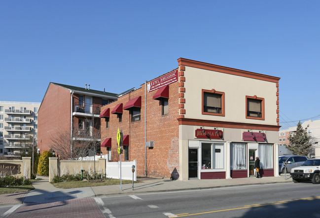 Orchard Plaza in Westbury, NY - Building Photo - Building Photo