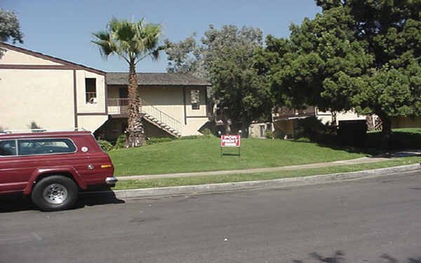 403 E Briardale Ave in Orange, CA - Building Photo - Building Photo