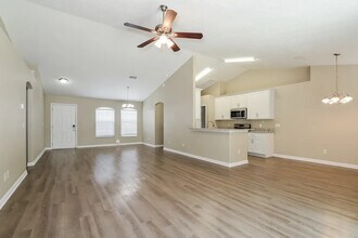 11341 Lake Dr in Leesburg, FL - Building Photo - Building Photo