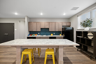 Thatcher Flats in Cincinnati, OH - Building Photo - Interior Photo