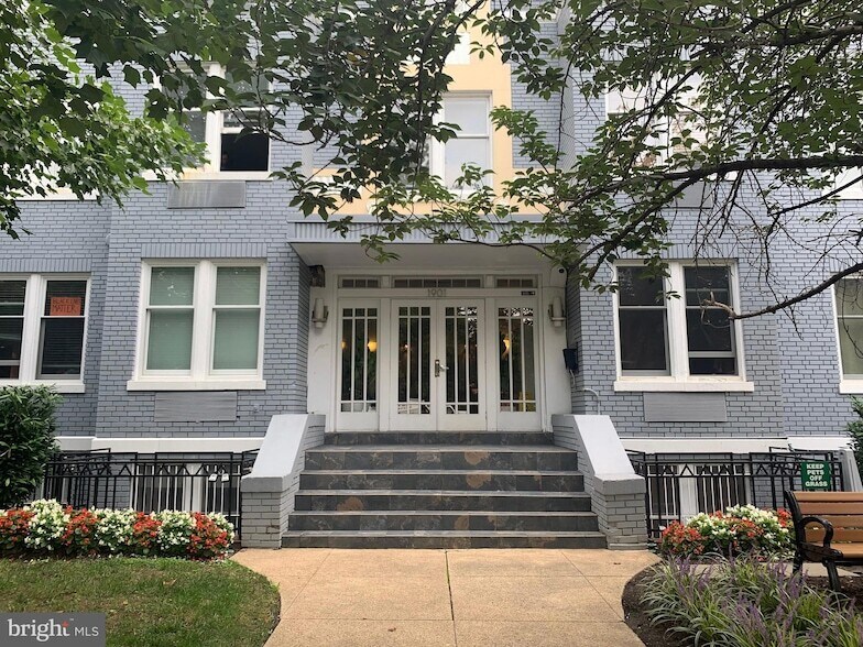 1901 16th St NW, Unit 13 in Washington, DC - Building Photo