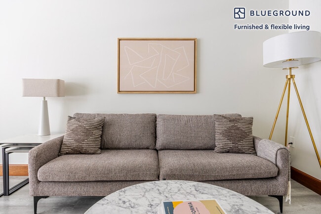 110 W Ocean Blvd in Long Beach, CA - Building Photo - Building Photo