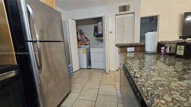4092 NW 87th Ave in Sunrise, FL - Building Photo - Building Photo