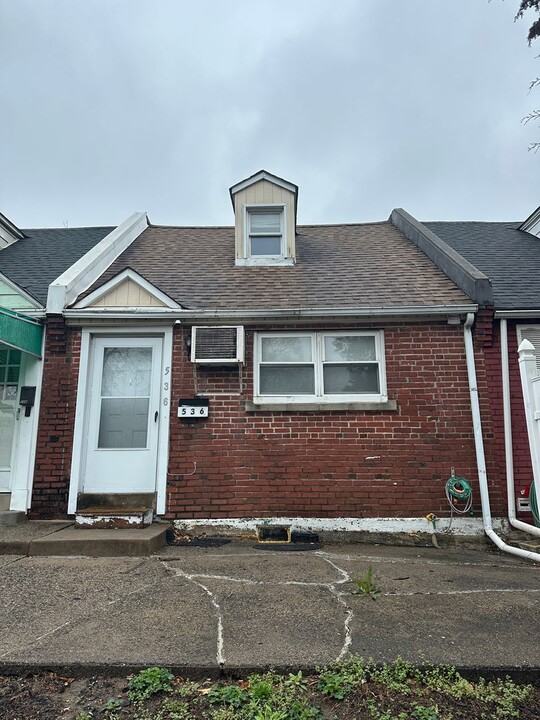 536 S 69th St in Upper Darby, PA - Building Photo