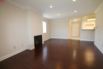 15040 Moorpark St in Sherman Oaks, CA - Foto de edificio - Building Photo
