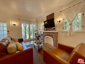1118 10th St in Santa Monica, CA - Building Photo - Building Photo