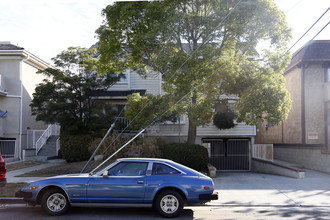 Clarington Apartments in Los Angeles, CA - Building Photo - Building Photo