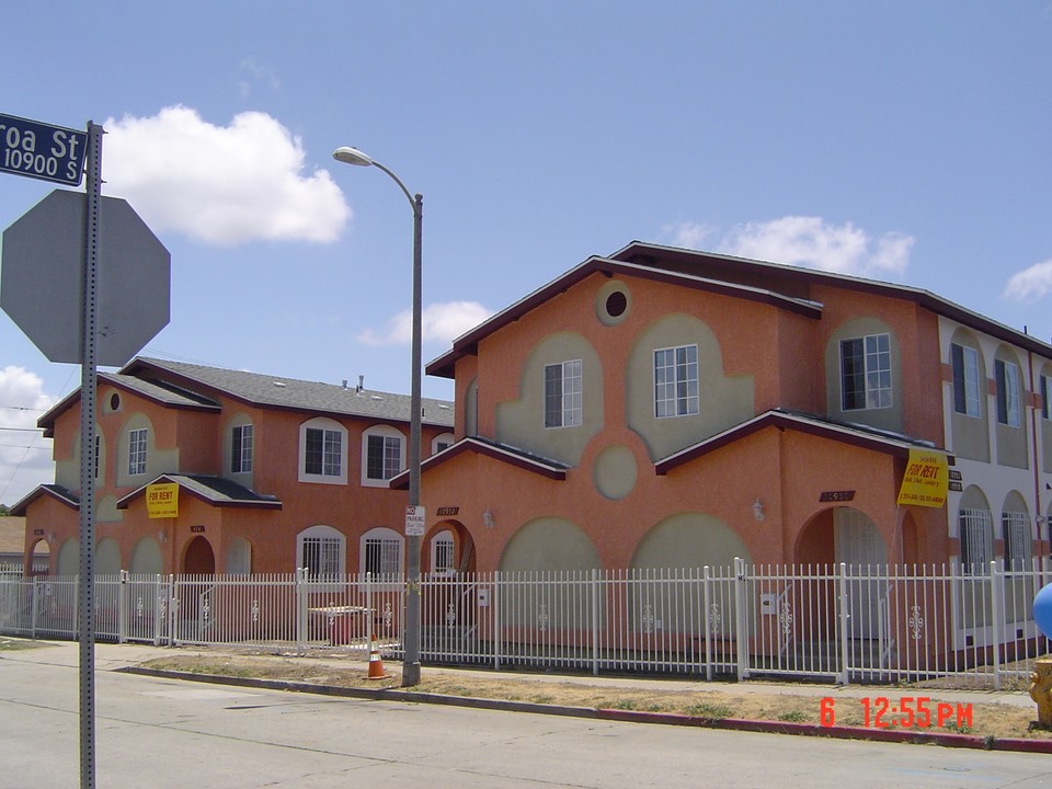 10950 S Figueroa St in Los Angeles, CA - Foto de edificio