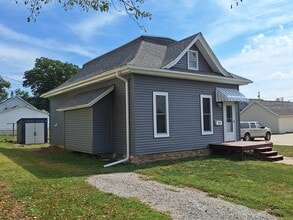 943 6th St in Marion, IA - Building Photo - Building Photo