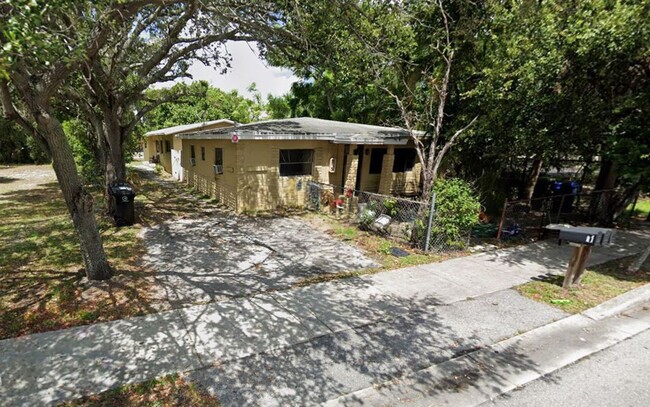 635 NW 10th Terrace in Fort Lauderdale, FL - Foto de edificio - Building Photo