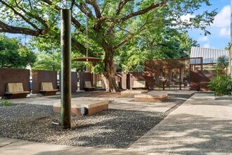 2401 E 6th St in Austin, TX - Building Photo - Building Photo
