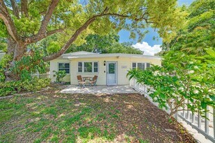 4413 W Rogers Ave in Tampa, FL - Building Photo