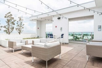 1111 Durham Dr in Houston, TX - Building Photo - Building Photo