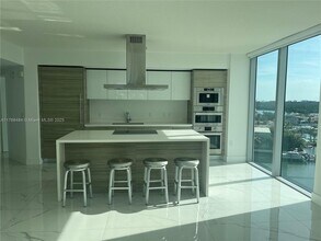 330 Sunny Isles Blvd in Sunny Isles Beach, FL - Building Photo - Building Photo