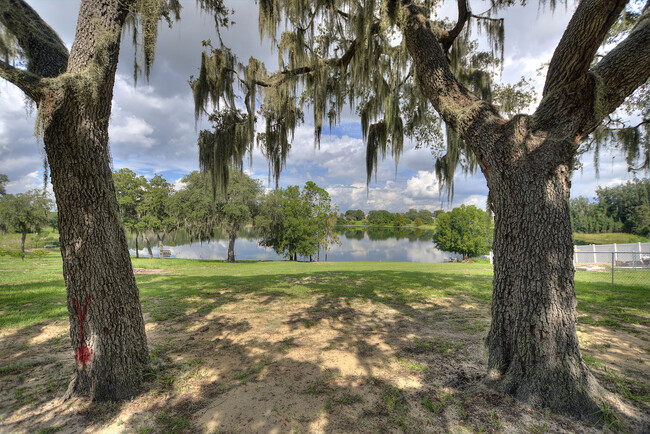 1042 Golden Bough Rd in Lake Wales, FL - Building Photo - Building Photo