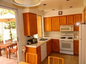 7 La Ronda in Irvine, CA - Building Photo - Building Photo