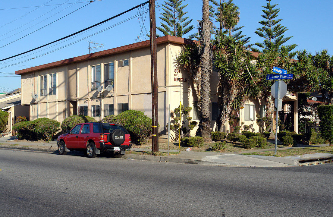 831 S Myrtle Ave in Inglewood, CA - Building Photo