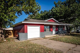 3015 NE Pioneer Blvd in Lawton, OK - Building Photo - Building Photo